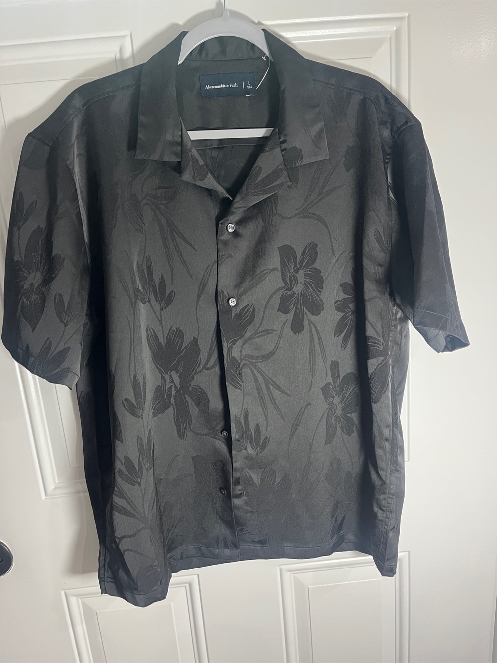 Abercrombie & Fitch Black Tonal Floral Collared Satin Button-down NWOT